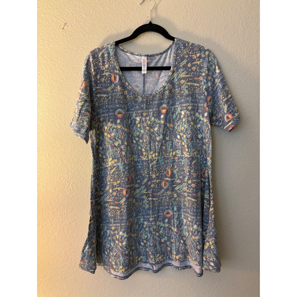 LuLaRoe Perfect T Top XL Blue Multi Abstract Geometric Short Sleeve
A1246